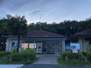 須ノ川公園キャンプ場の管理棟と売店